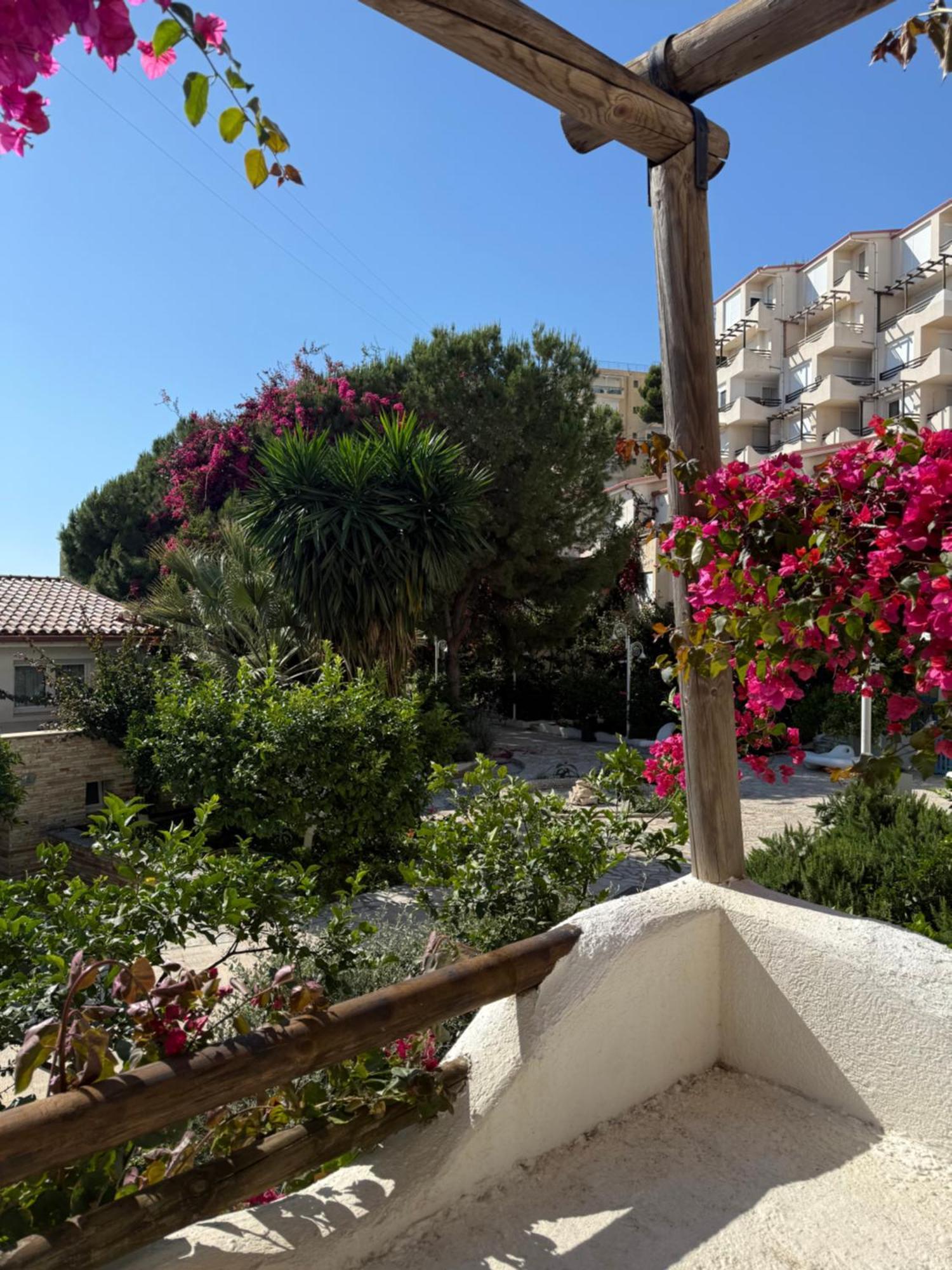 Bellavista Apartments Bougainville Bay Саранде Екстериор снимка