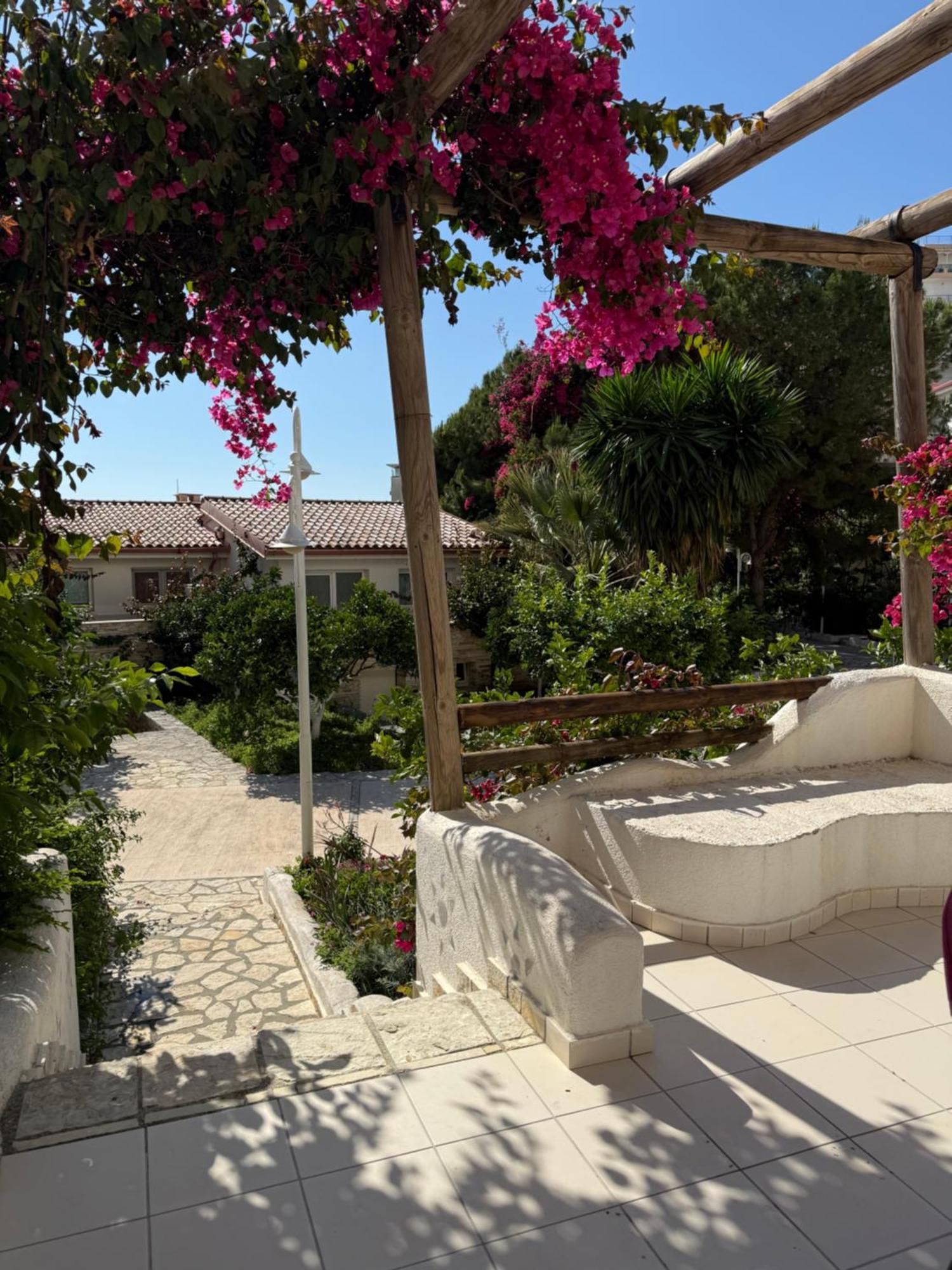 Bellavista Apartments Bougainville Bay Саранде Екстериор снимка
