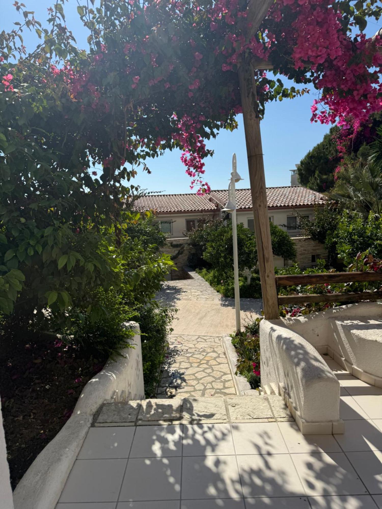 Bellavista Apartments Bougainville Bay Саранде Екстериор снимка