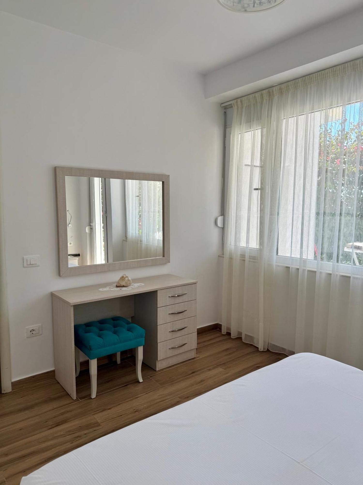 Bellavista Apartments Bougainville Bay Саранде Екстериор снимка