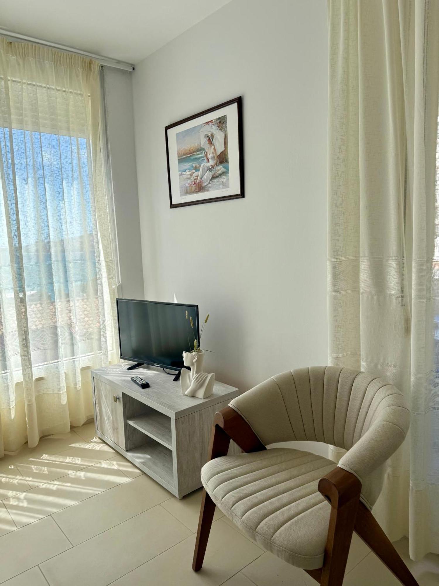 Bellavista Apartments Bougainville Bay Саранде Екстериор снимка